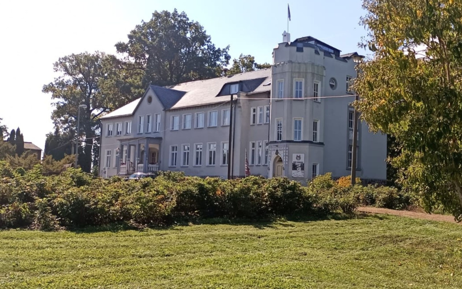 Zámek Klein Loitz, Foto: Ariane Rykov, Lizenz: KULTURSCHLOSS LAUSITZ - Institut Romy Schneider Archiv & Museum e.V.
