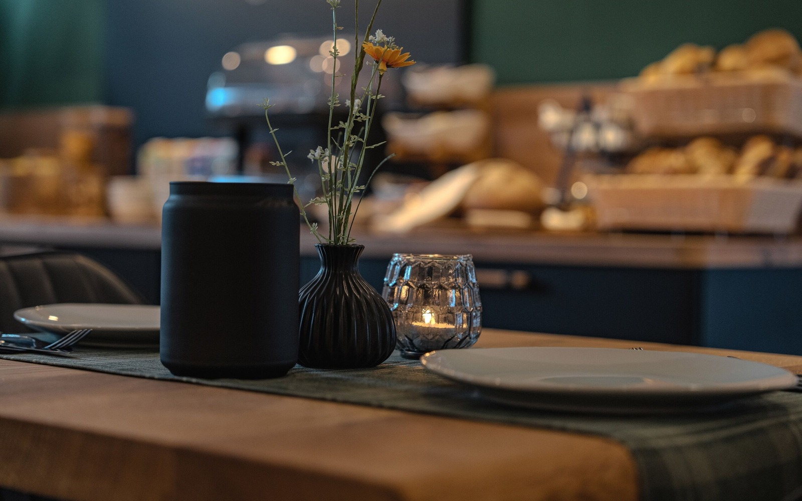 Tische, Foto: Nick Jantschke, Lizenz: Hofquartier Hoyerswerda