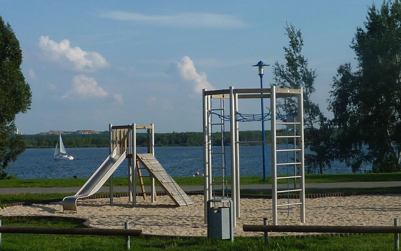 Spielplatz am Wohnmobilstellplatz Buchwalde, Foto: Zweckverband Lausitzer Seenland Brandenburg, Lizenz: Zweckverband Lausitzer Seenland Brandenburg