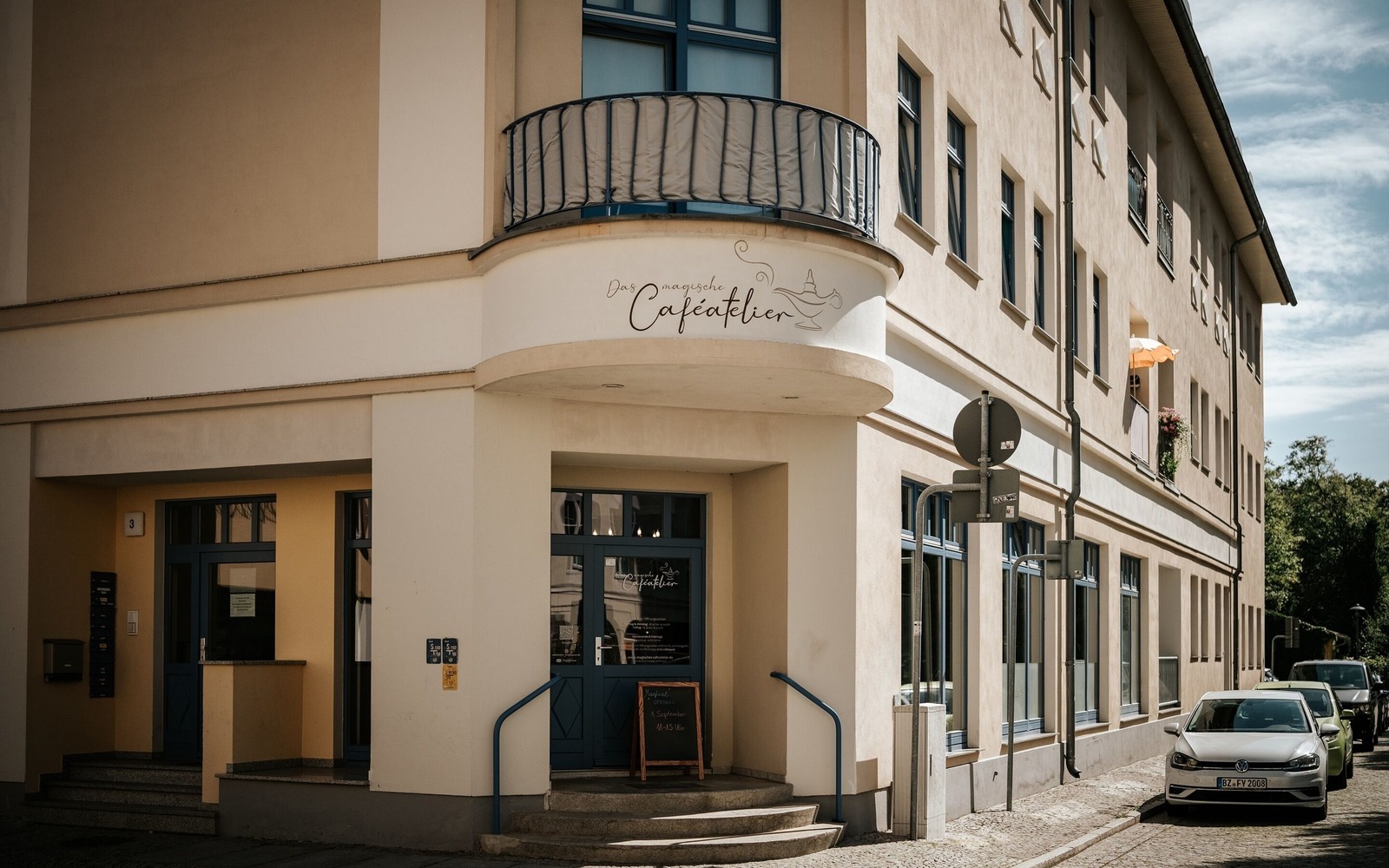 Eingang magisches Caféatelier, Foto: Torsten Kellermann, Lizenz: Frauke Hoffmann