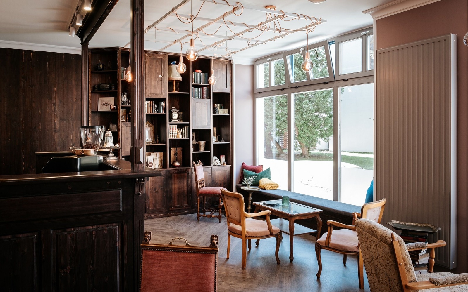 Blick auf Theke und Fensterplätze, Foto: Torsten Kellermann, Lizenz: Frauke Hoffmann