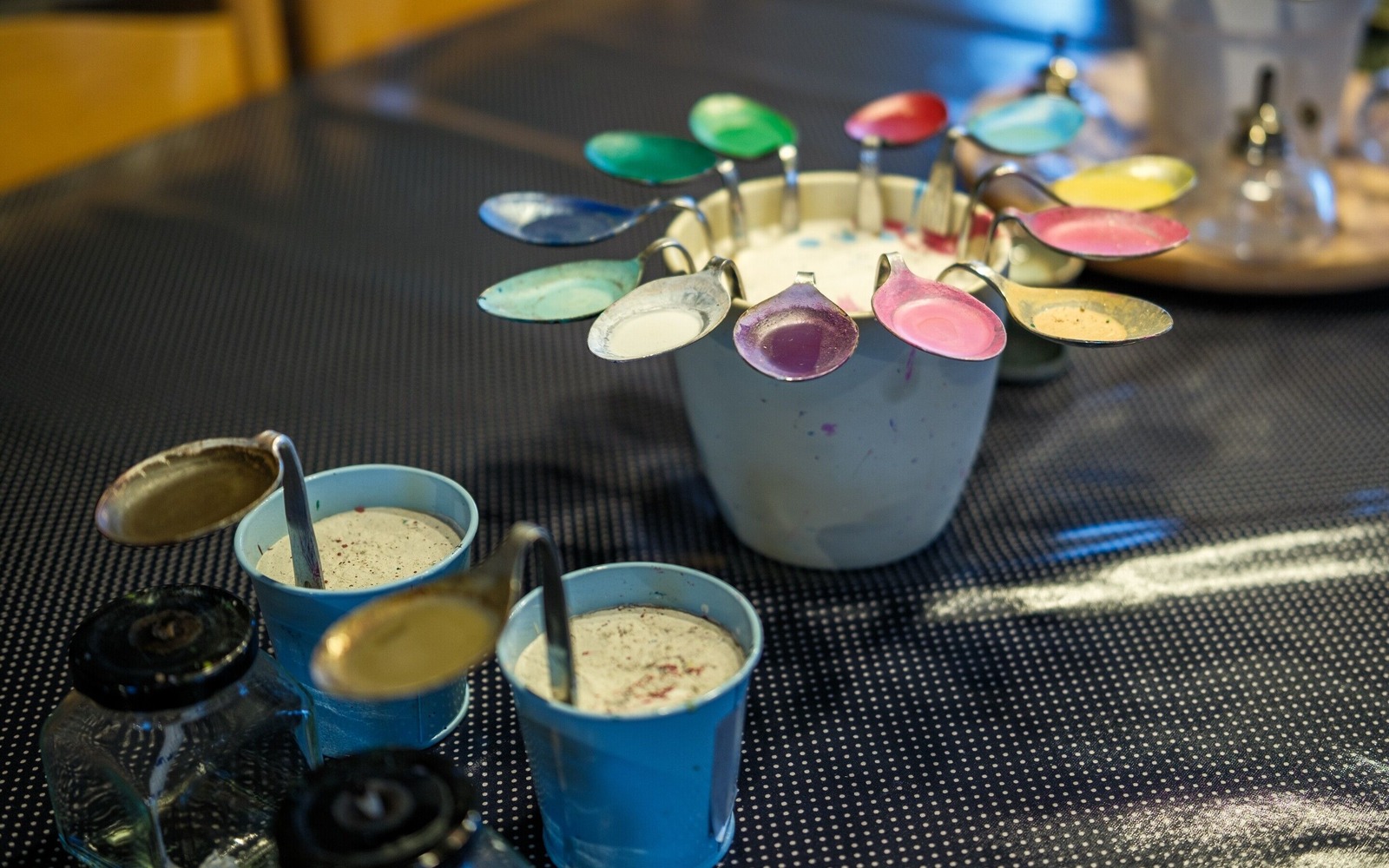 Buntes Wachs zum Bemalen nach sorbischer Tradition in der Ostereierwerkstatt, Foto: Torsten Kellermann, Lizenz: Christina Kasper